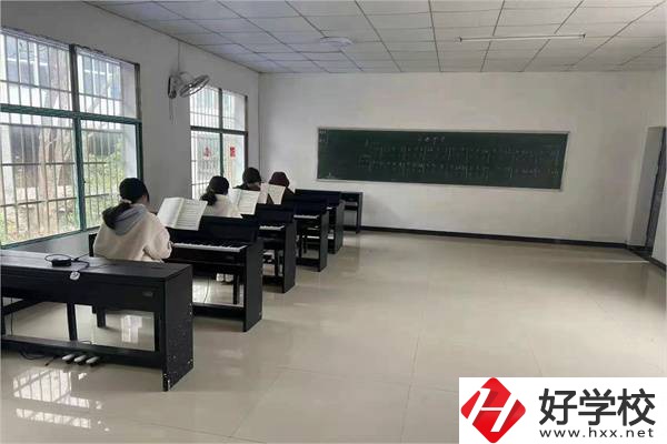 沅陵縣中等音樂專業(yè)學校實訓室