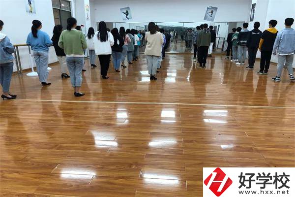 婁底市文德信息工程職業(yè)學(xué)校實(shí)訓(xùn)室