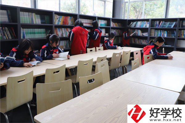 長沙融城理工職業(yè)中專學(xué)校圖書館