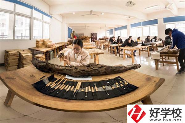 湘西有學習中西面點的學校嗎？專業(yè)好就業(yè)嗎？