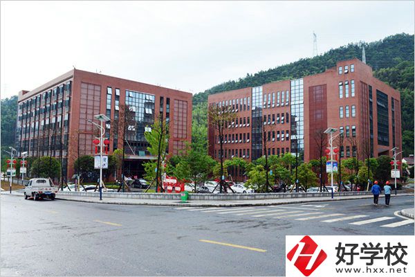 安化縣職業(yè)中專學(xué)校資助體系怎么樣？學(xué)校建設(shè)怎么樣？