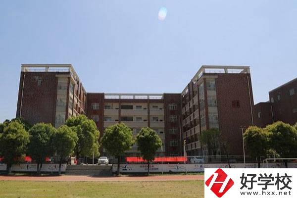 岳陽市高級(jí)技工學(xué)校開設(shè)了哪些熱門專業(yè)？